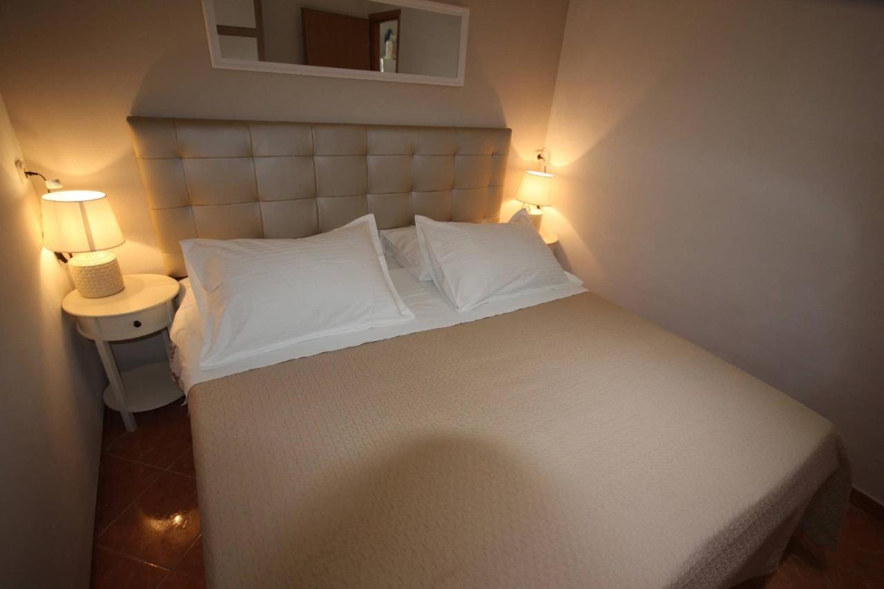 Apartament Family Mirela Borik *