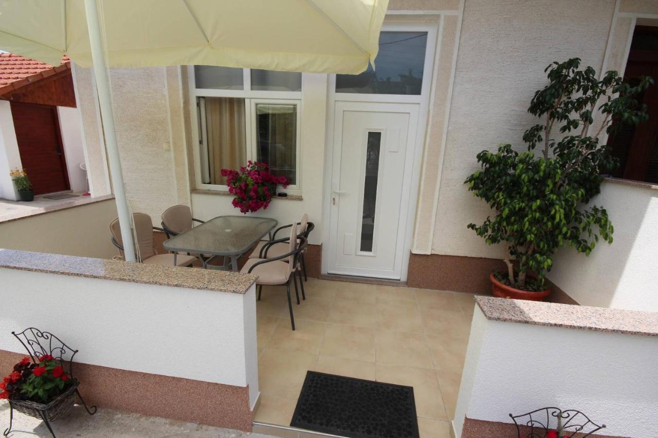 Apartament Family Mirela Borik