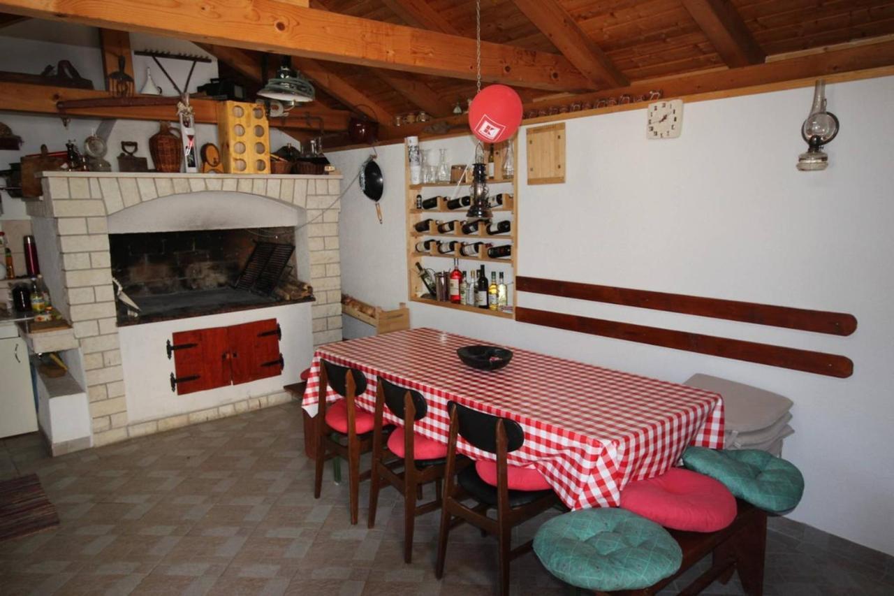 Apartament Family Mirela Borik